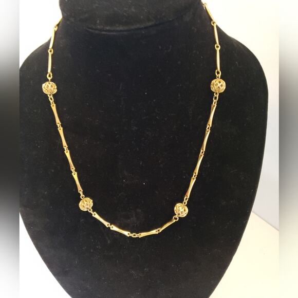 Bundle of four necklaces 1 Sarah Coventry gold tone, 1 beaded gold tone 1 nickel - Picture 6 of 6